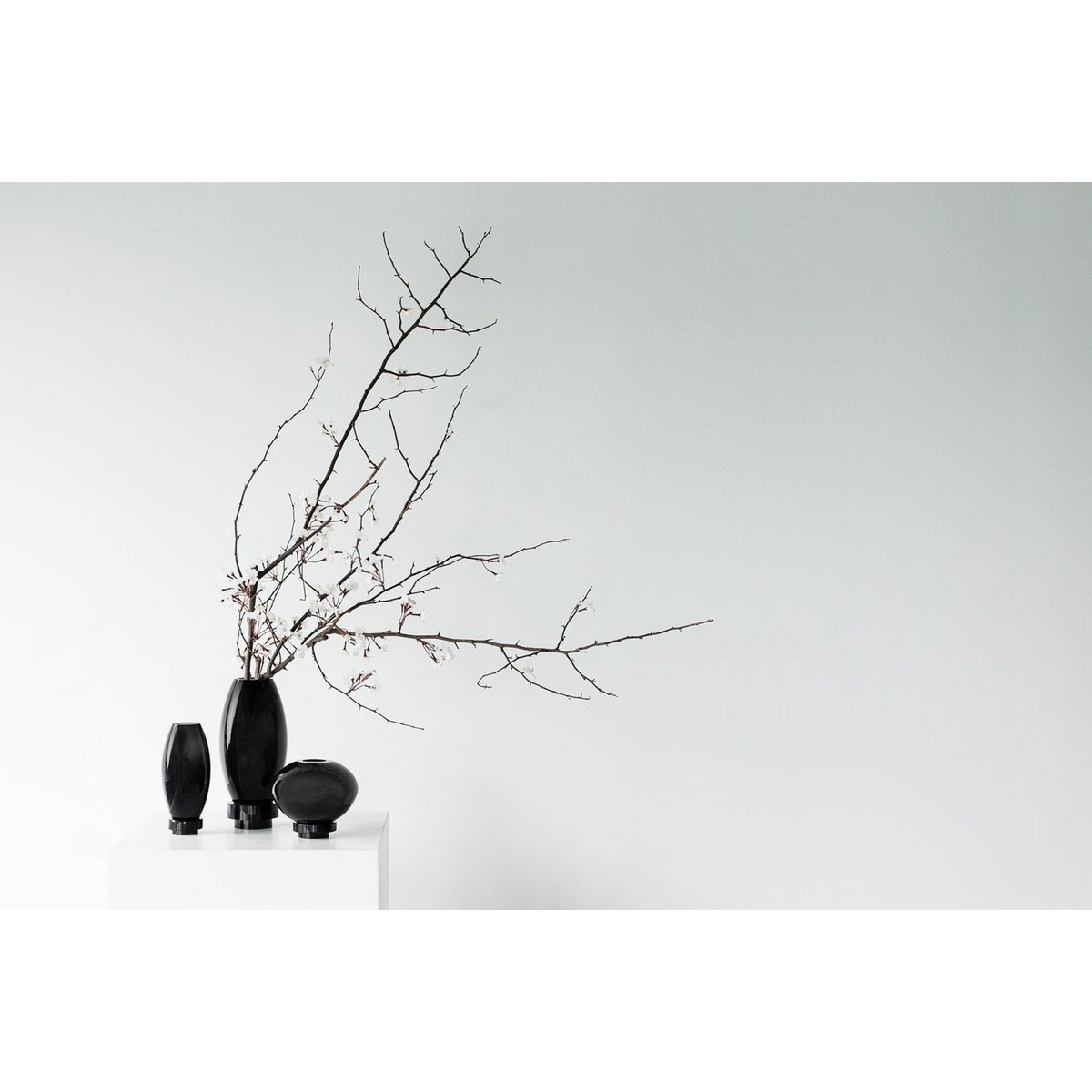 Vase boule design innovant, verre noir, RUD00_Luxury Edition