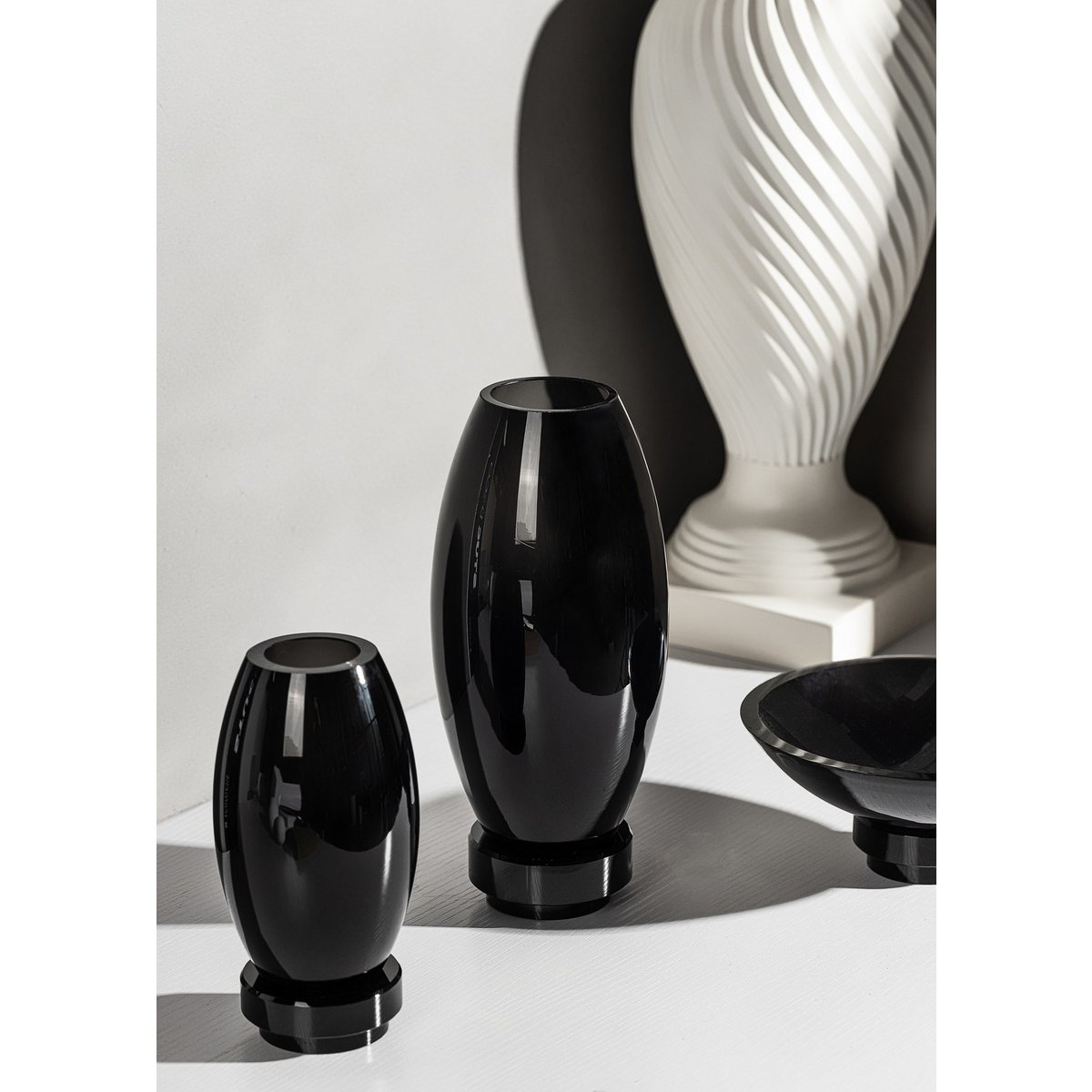 Petit vase moderne, design innovant, dos en verre haut de gamme. RUD15ZW