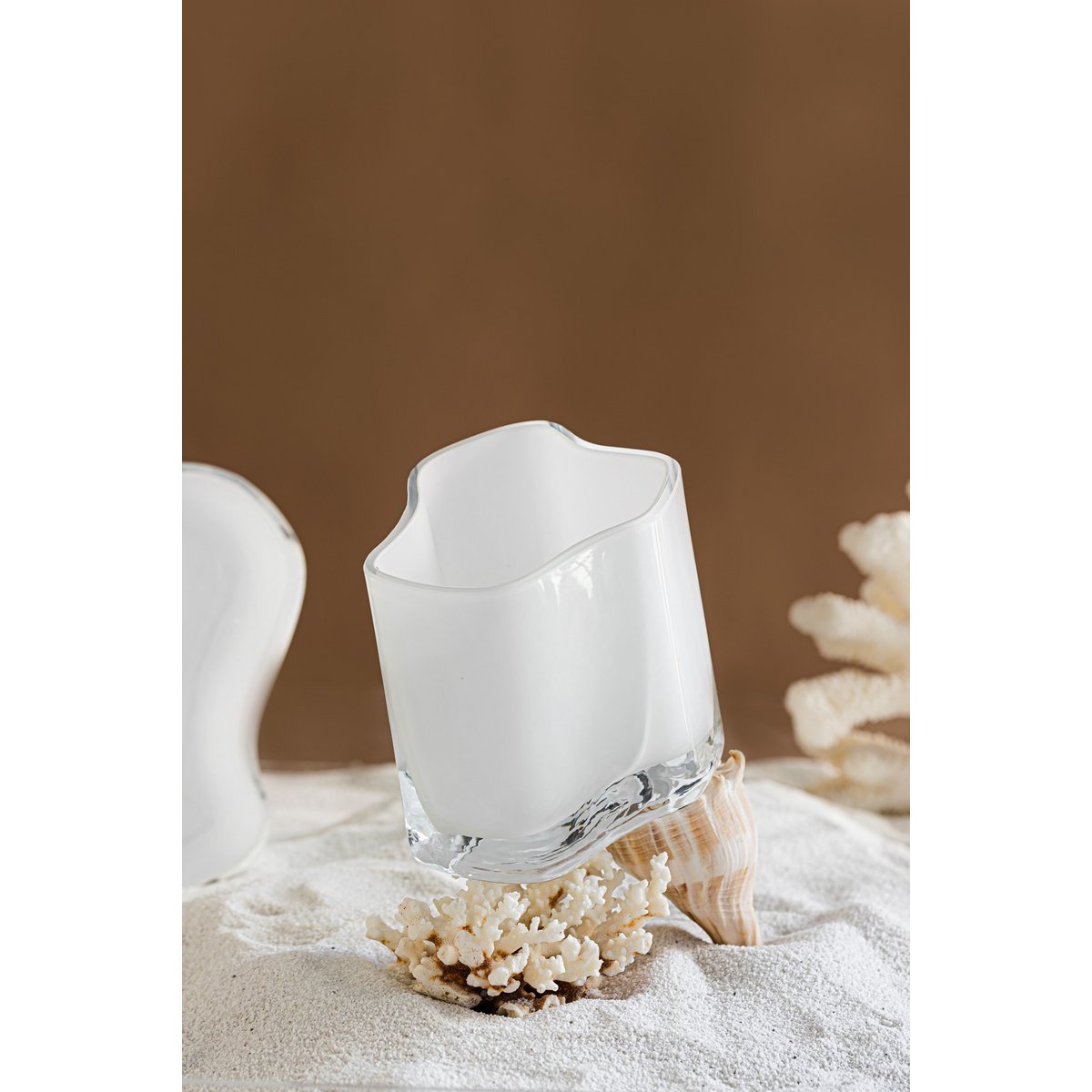 Nouveau vase au design moderne inspiré de CORAL et Aalto, COR13WH