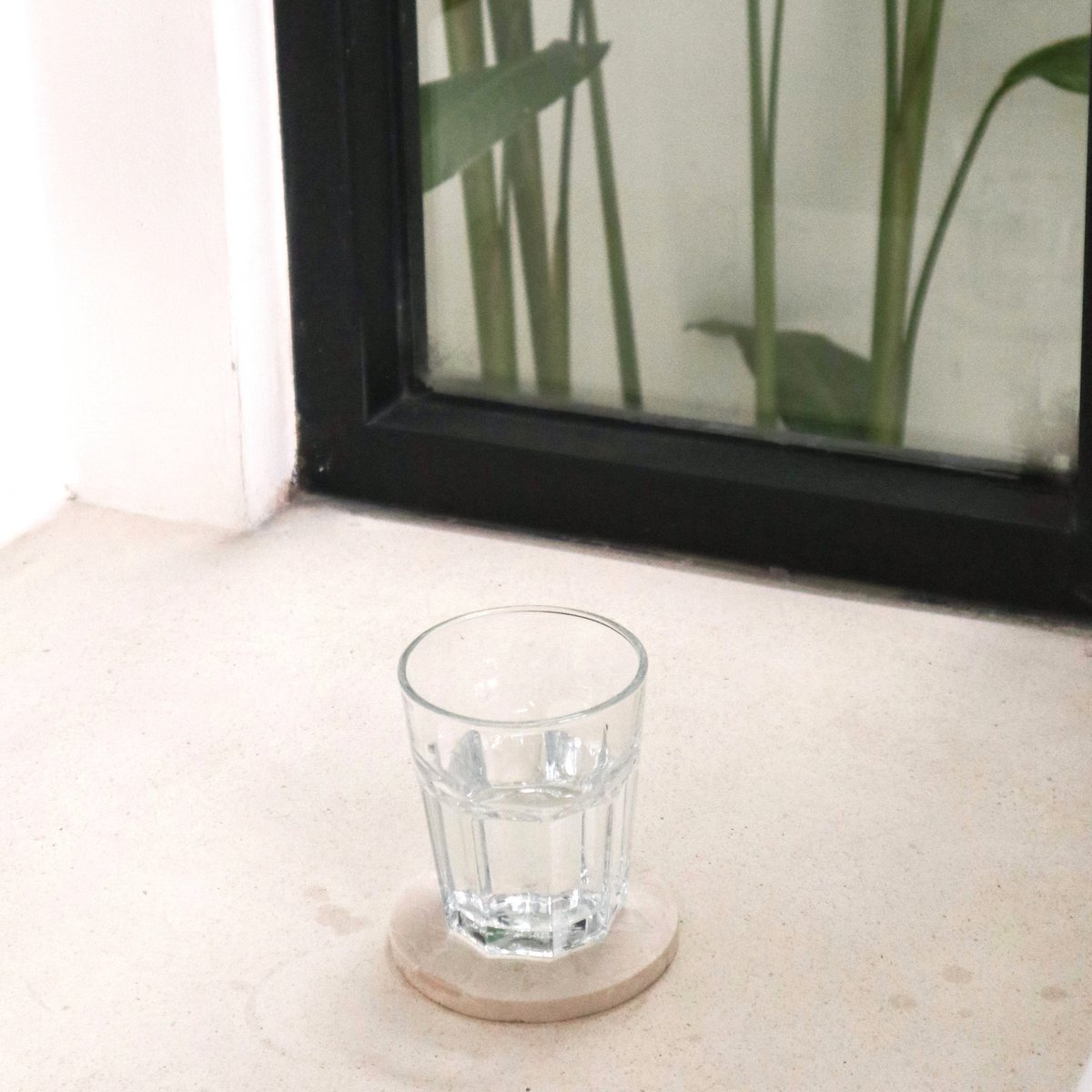 Ensemble de sous-verres ronds en marbre de 4 ou 8 RANUKA faits à la main (blanc)
