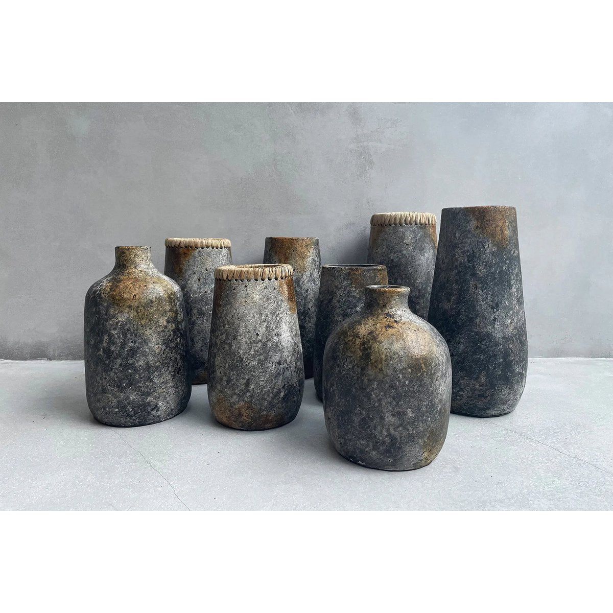 Le Vase Sournois - Gris Antique - M
