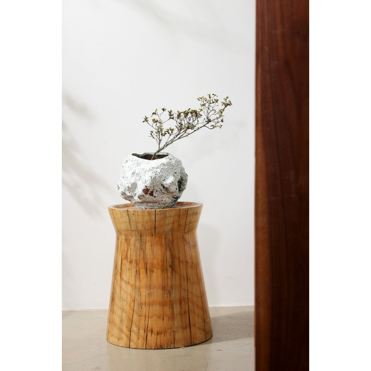 Keramikvase in Steinoptik mit trendigem Naturdesign. CHU20WH