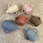 Gobelet en silicone Aiko avec couvercle sippy