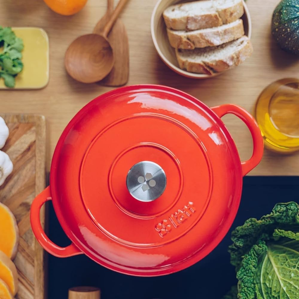 Cocotte en fonte émaillée orange. Cocotte ronde 26 x 12 cm - 4,8 l. Marmite élégante, résistante, spéciale à induction et adaptée à tous types de cuisines