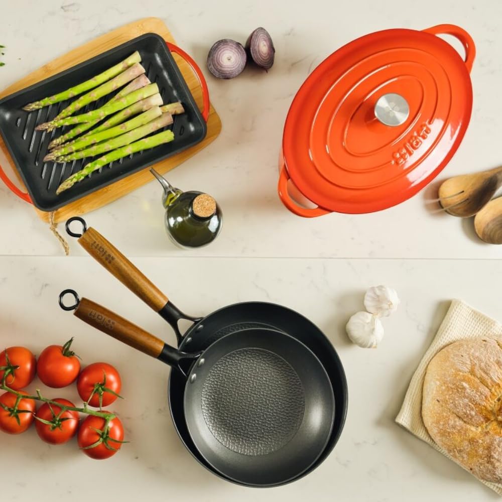 Cocotte en fonte émaillée orange. Cocotte ronde 26 x 12 cm - 4,8 l. Marmite élégante, résistante, spéciale à induction et adaptée à tous types de cuisines