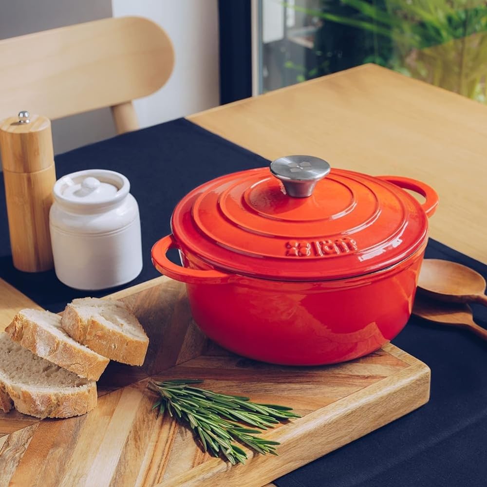 Cocotte en fonte émaillée orange. Cocotte ronde 26 x 12 cm - 4,8 l. Marmite élégante, résistante, spéciale à induction et adaptée à tous types de cuisines