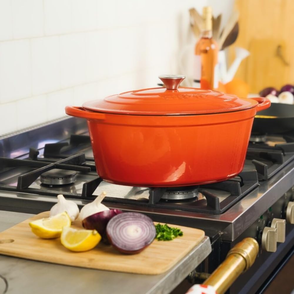 Cocotte en fonte émaillée orange. Cocotte ronde 26 x 12 cm - 4,8 l. Marmite élégante, résistante, spéciale à induction et adaptée à tous types de cuisines