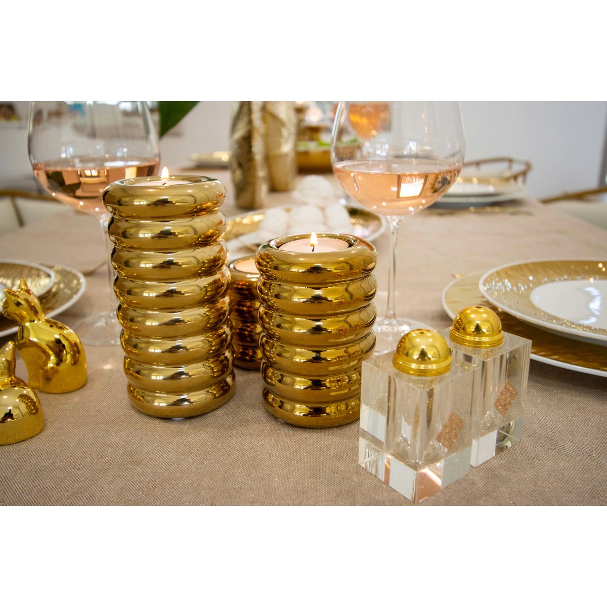 Salière et poivrière façon cristal médaillon doré