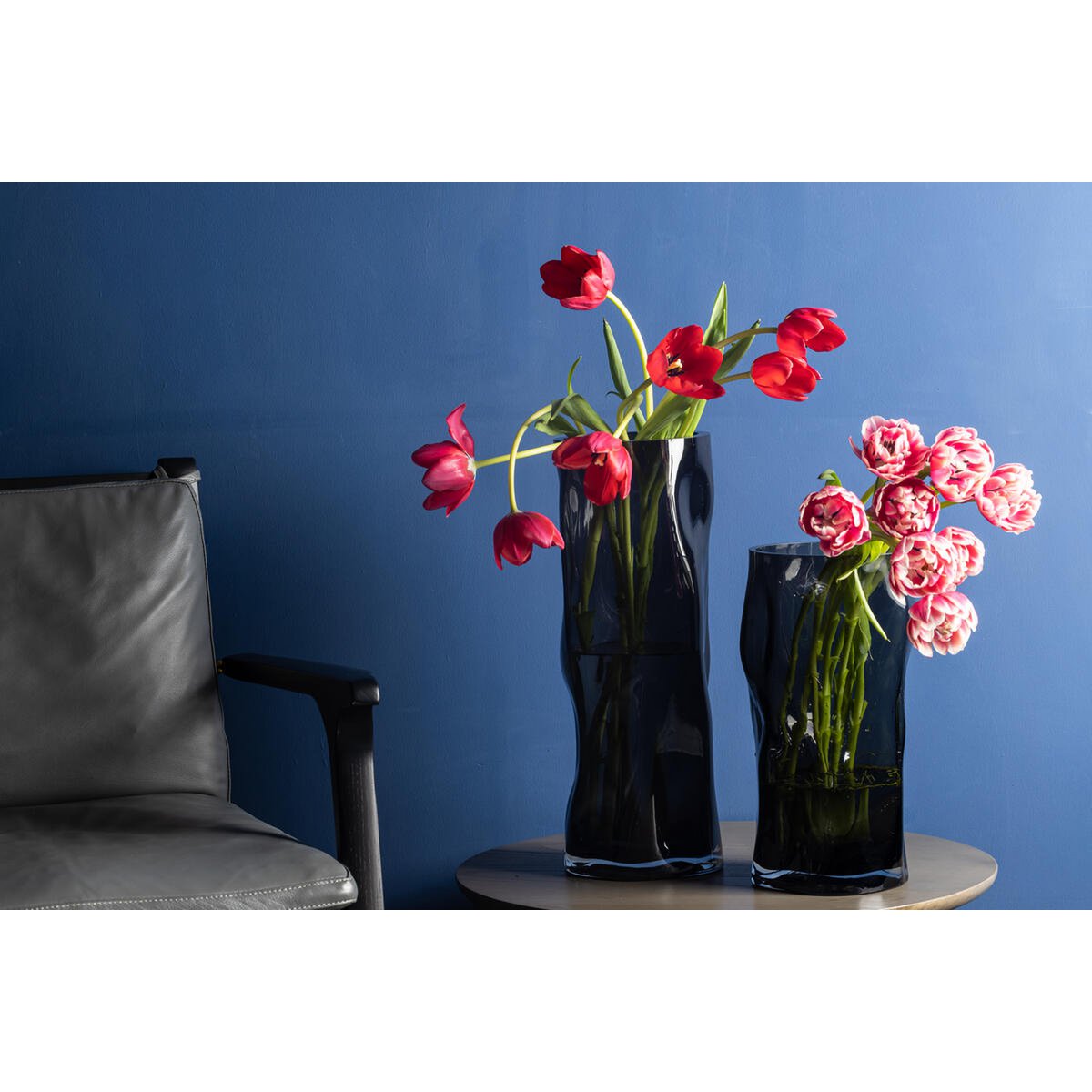 Vase cylindrique en verre de forme irrégulière, comme du bois noir. ABU30GR