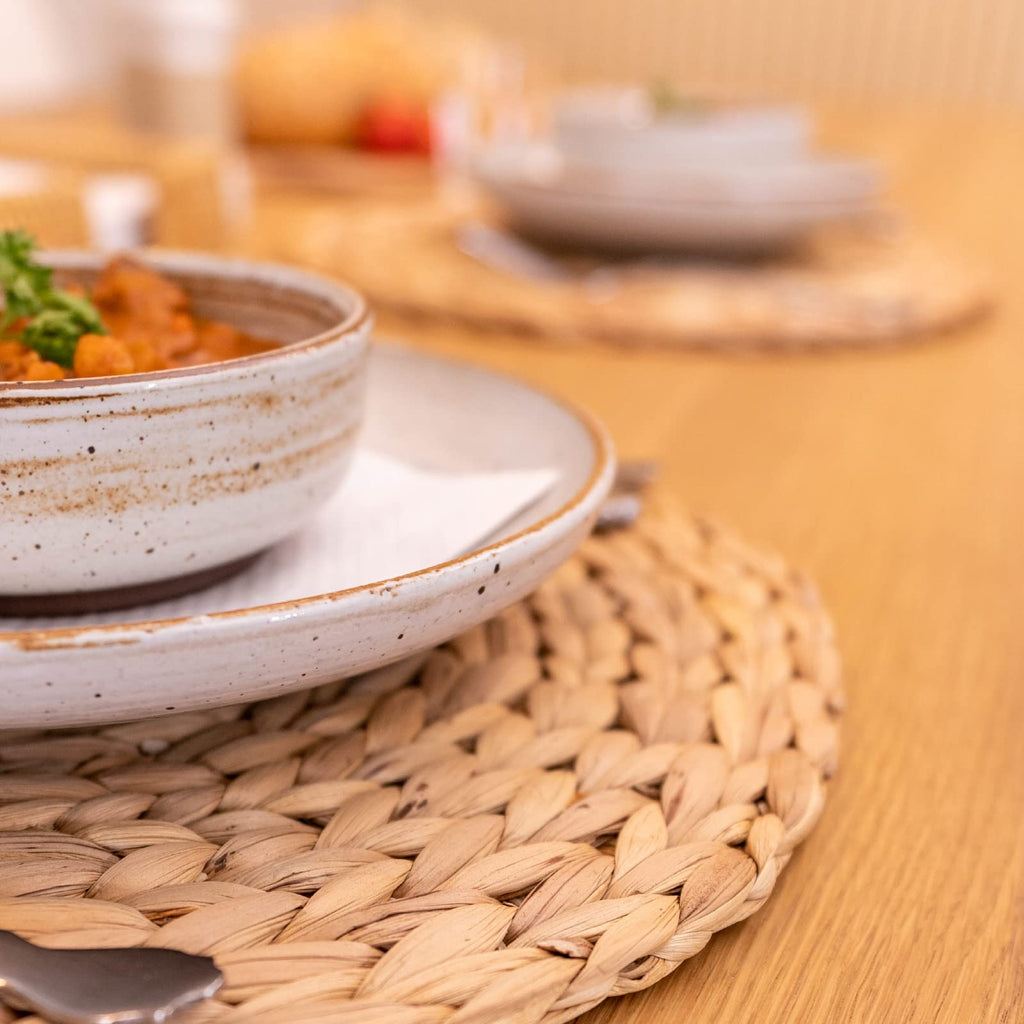 1.1.1. YANGQIHOME Set de Table Rond (Lot de 6) - Dessous de Plats en Jacinthe d'eau Naturelle et Paille Tressée pour Table de Salle à Manger (30 cm)