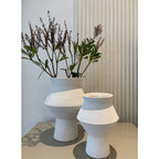 Vase moderne en céramique finition blanc brut, forme ronde angulaire, CUZCO 20 blanc