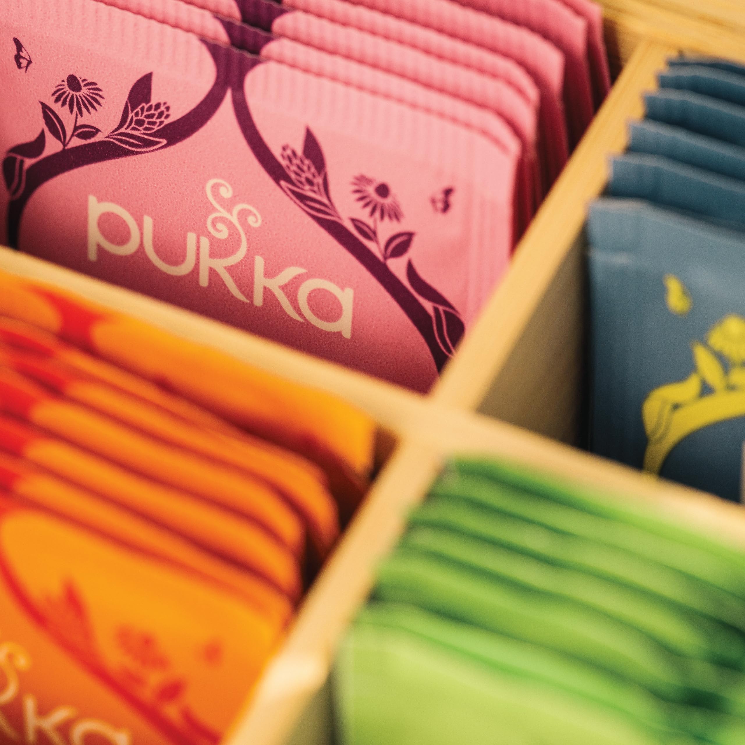 Pukka Coffret Découverte Prestige, Idée Cadeau Femme et Homme, Coffret de Tisanes, Matcha, Gingembre, Miel, Menthe,Cadeau de Thé 100% bio Saint Valentin, Anniversaire, 6 Saveurs, 90 Sachets