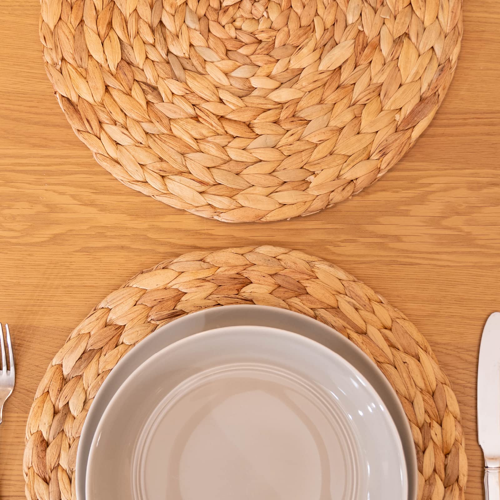 1.1.1. YANGQIHOME Set de Table Rond (Lot de 6) - Dessous de Plats en Jacinthe d'eau Naturelle et Paille Tressée pour Table de Salle à Manger (30 cm)