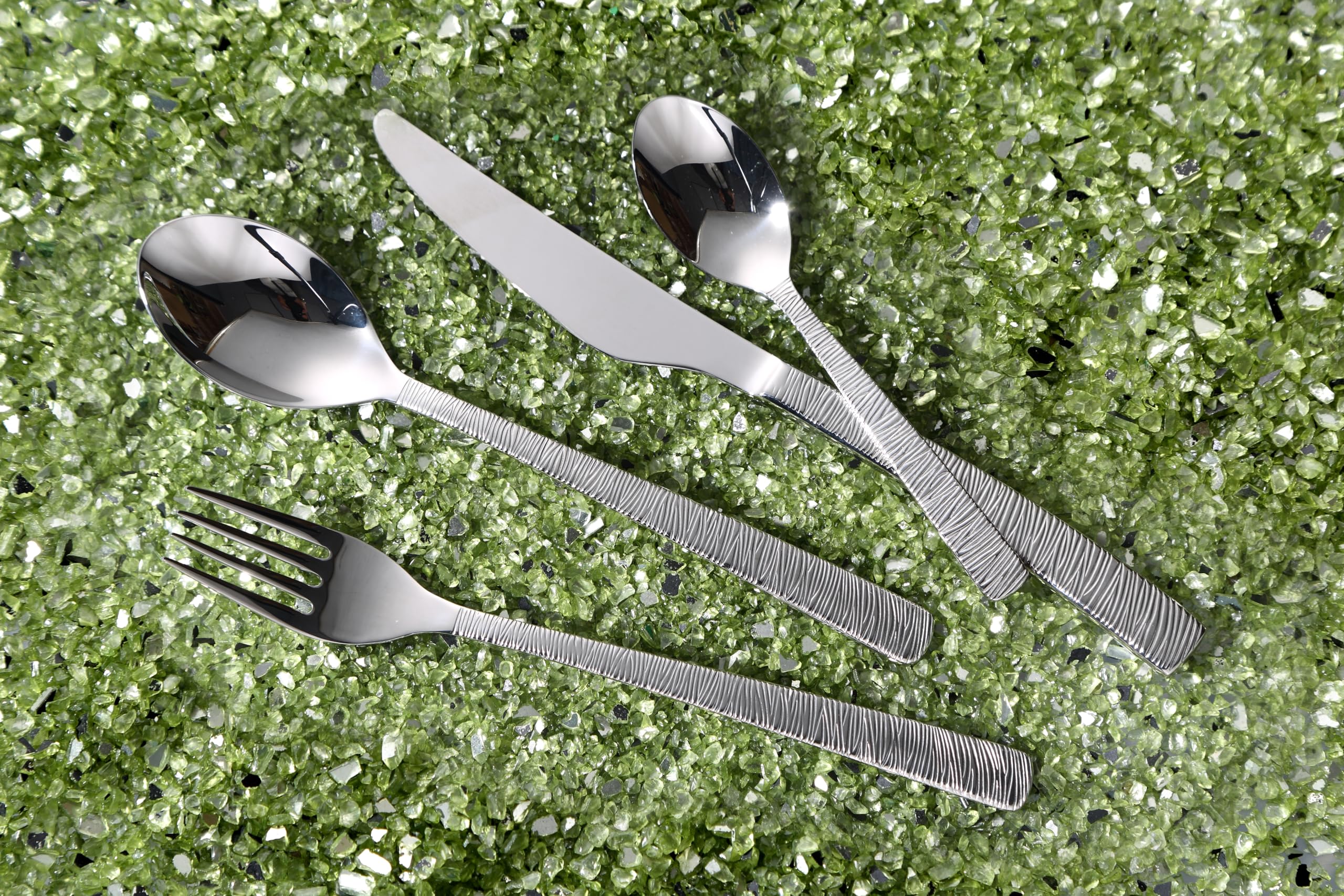 BERGNER Lyon - Ensemble complet 24 couverts - 6 couteaux - 6 fourchettes - 6 cuillères - 6 cuillères à thé - En acier inoxydable robuste - Finition polie mate - Facile à laver