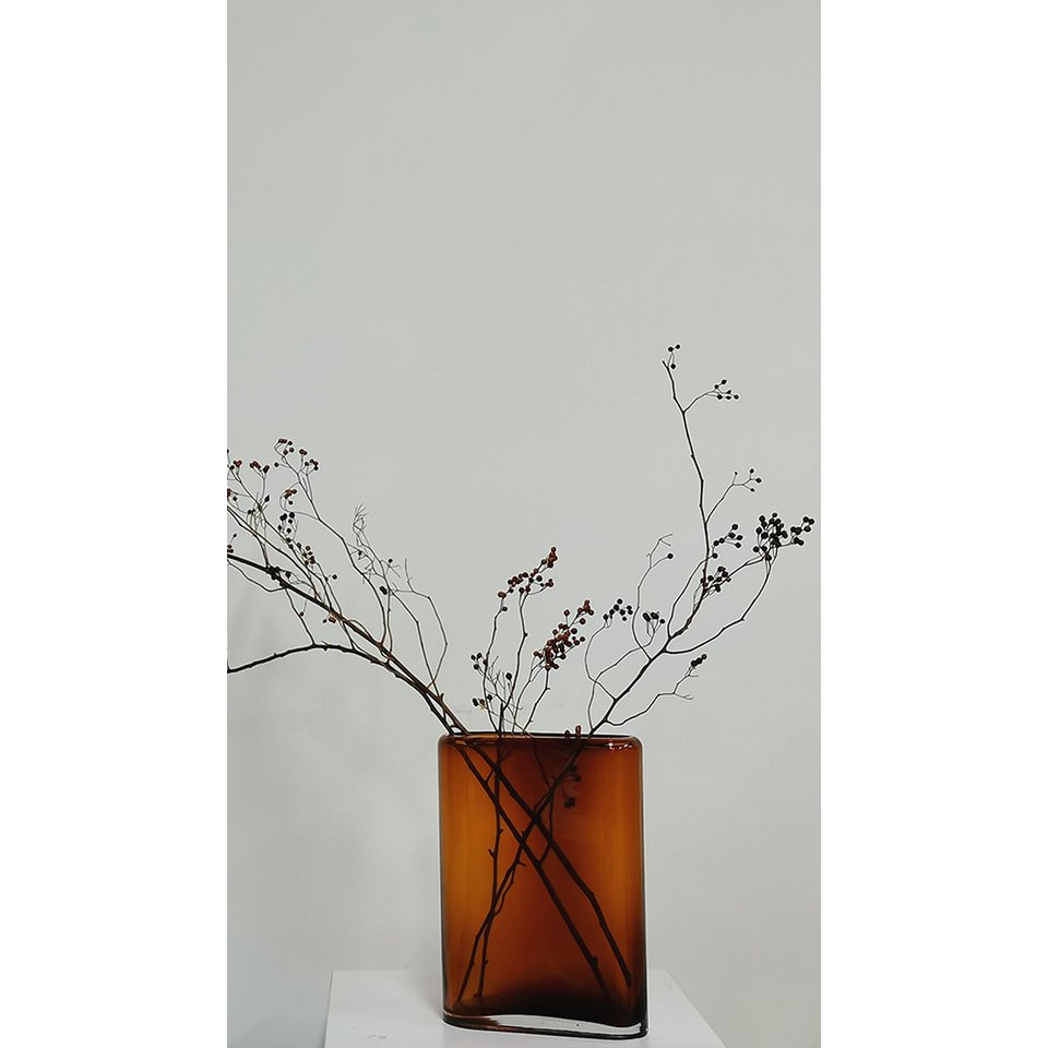 Moderne Designvase, besondere Form, bernsteinfarben, BAD30AM