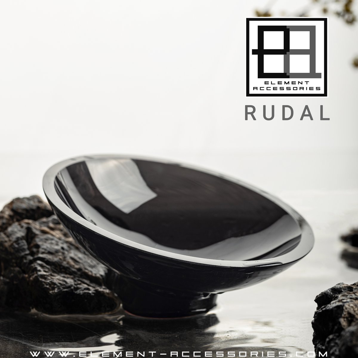 Vase moderne, design innovant, verre haut de gamme noir. RUD30