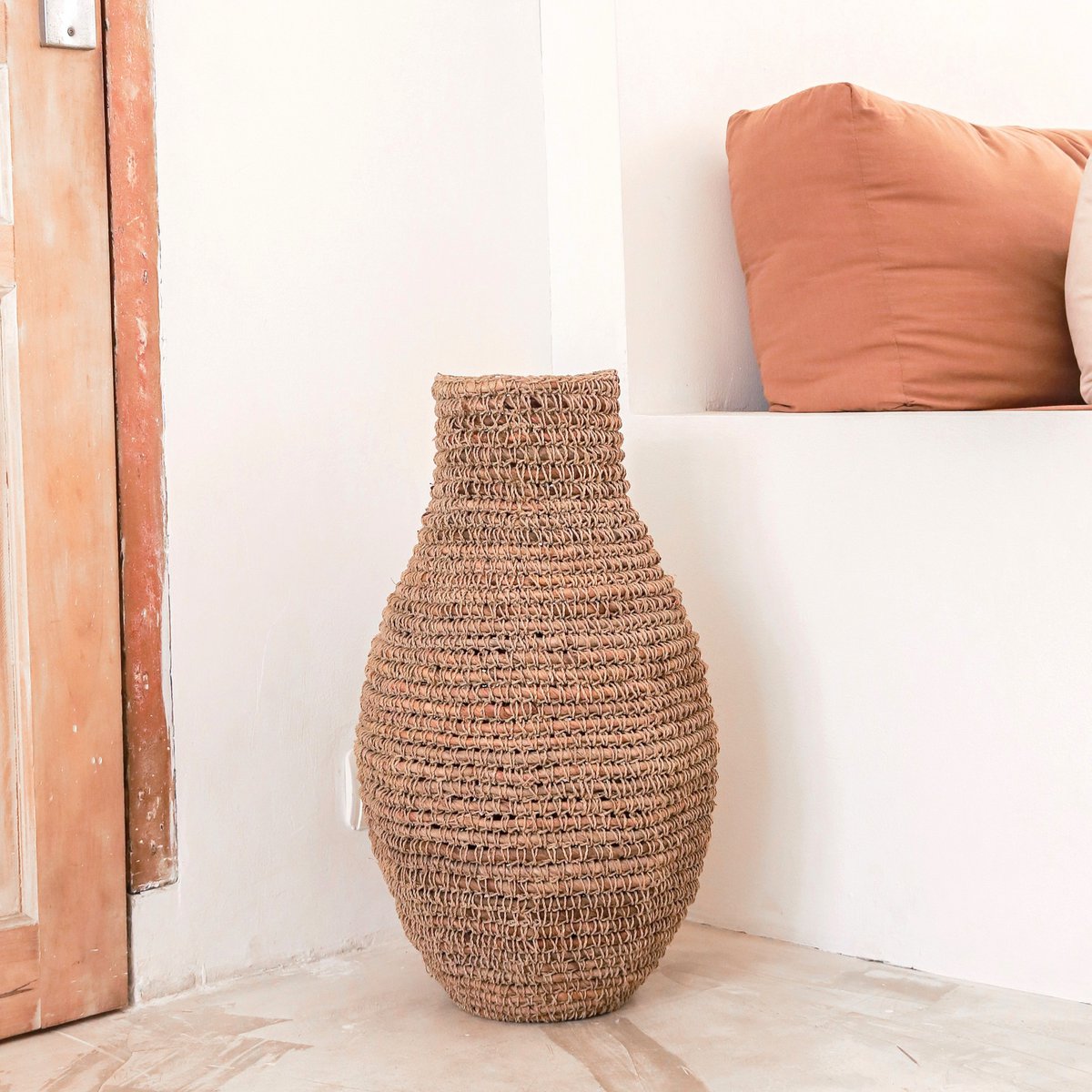 Vase Boho tissé SAKRA en fibre de banane et raphia