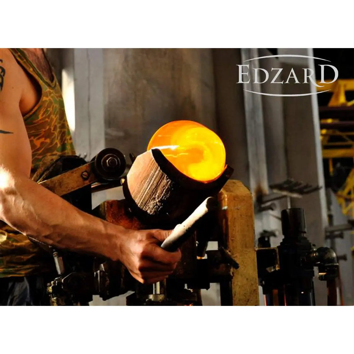 Bocal en verre EDZARD Vigo, avec couvercle, verre cristal soufflé à la bouche avec bord en platine, H 40 cm, ø 19 cm EDZARD-SHOP.com