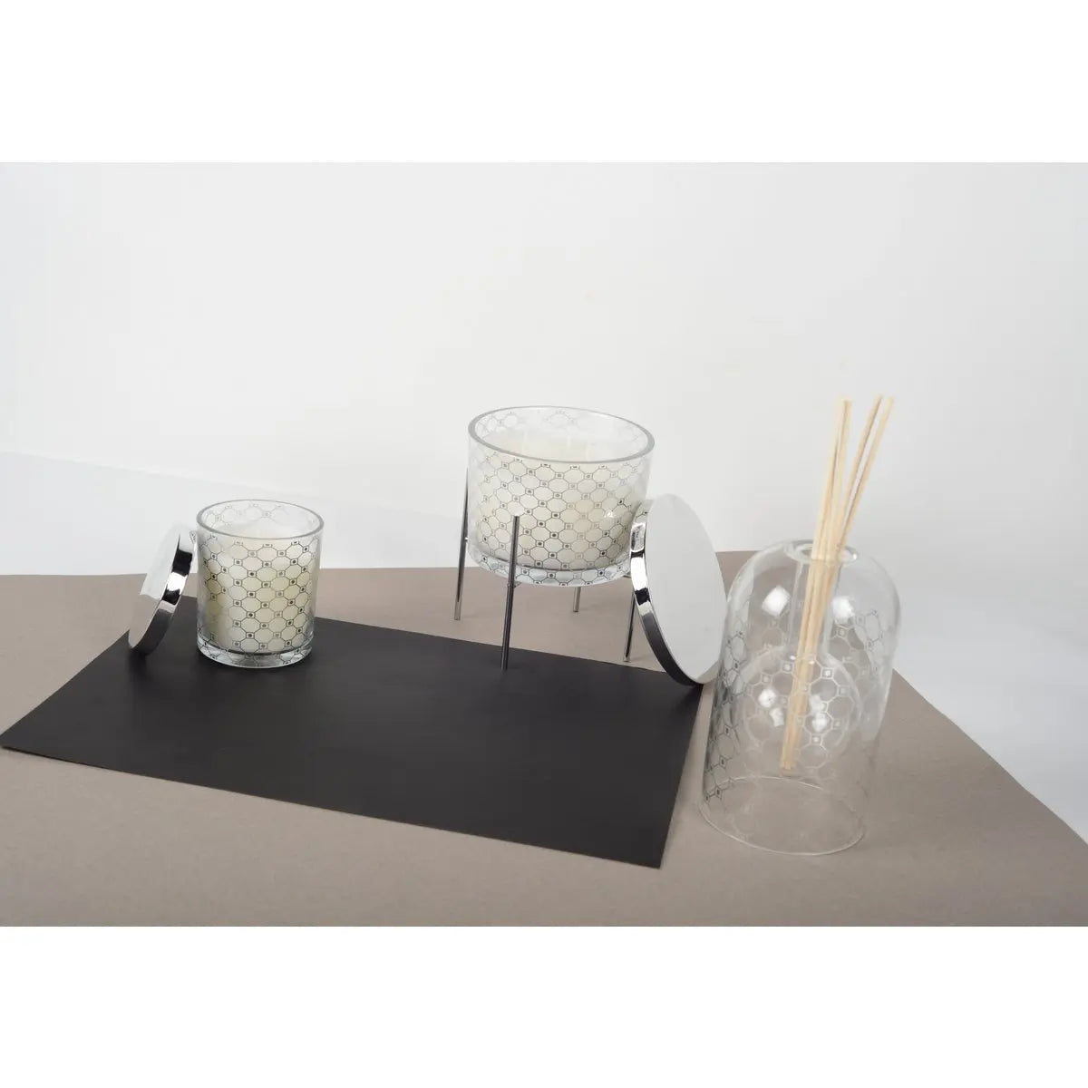 Bougie parfum patchouli avec bougeoir argent AULICA