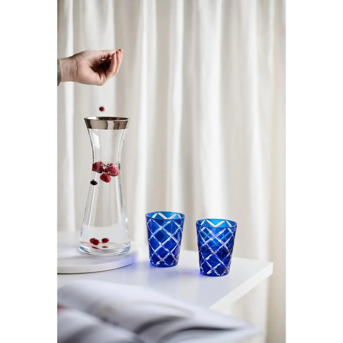 EDZARD carafe Hendrik, verre cristal soufflé à la bouche avec bord en platine, H 27 cm, ø 11 cm, capacité 0,8 litre EDZARD-SHOP.com