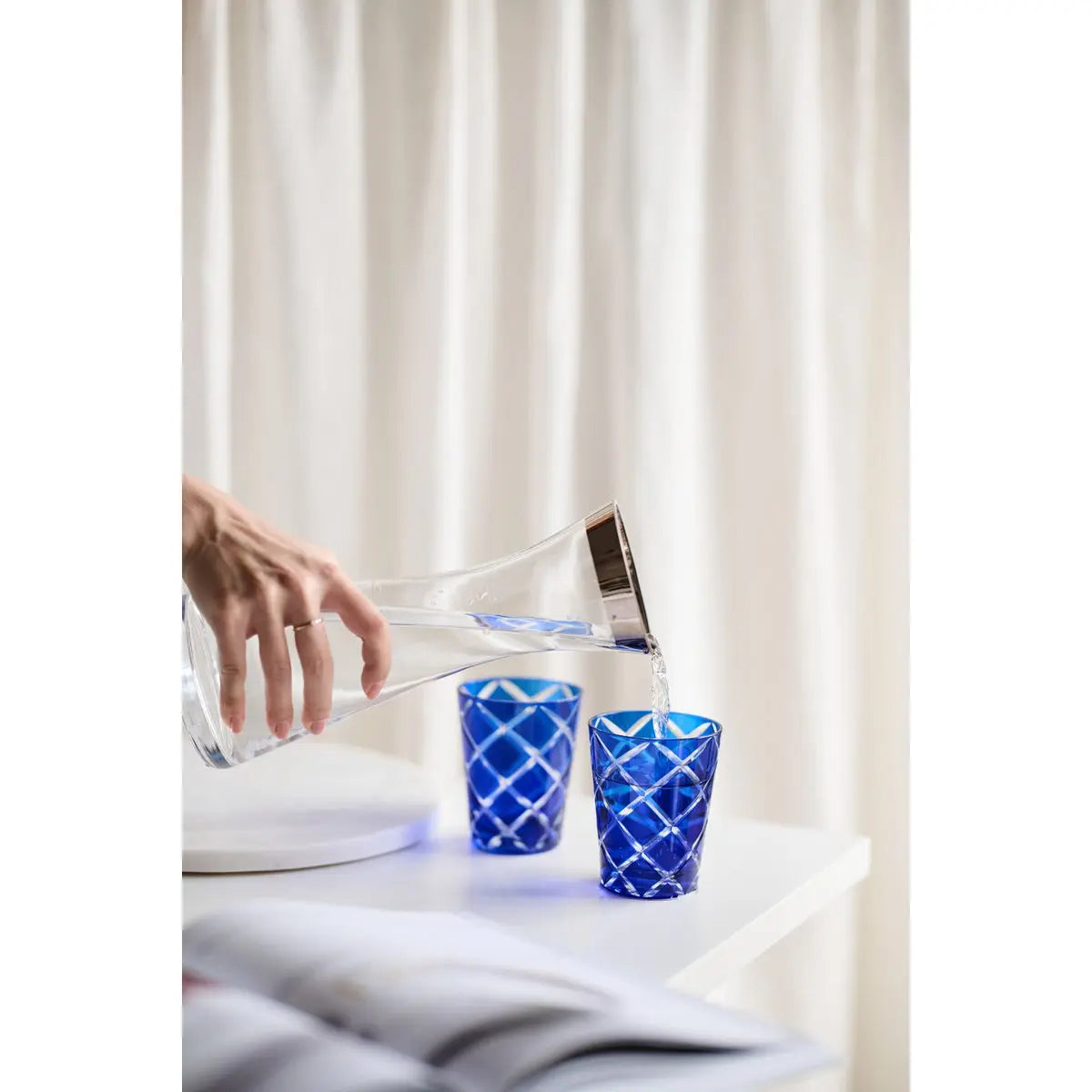 EDZARD carafe Hendrik, verre cristal soufflé à la bouche avec bord en platine, H 27 cm, ø 11 cm, capacité 0,8 litre EDZARD-SHOP.com