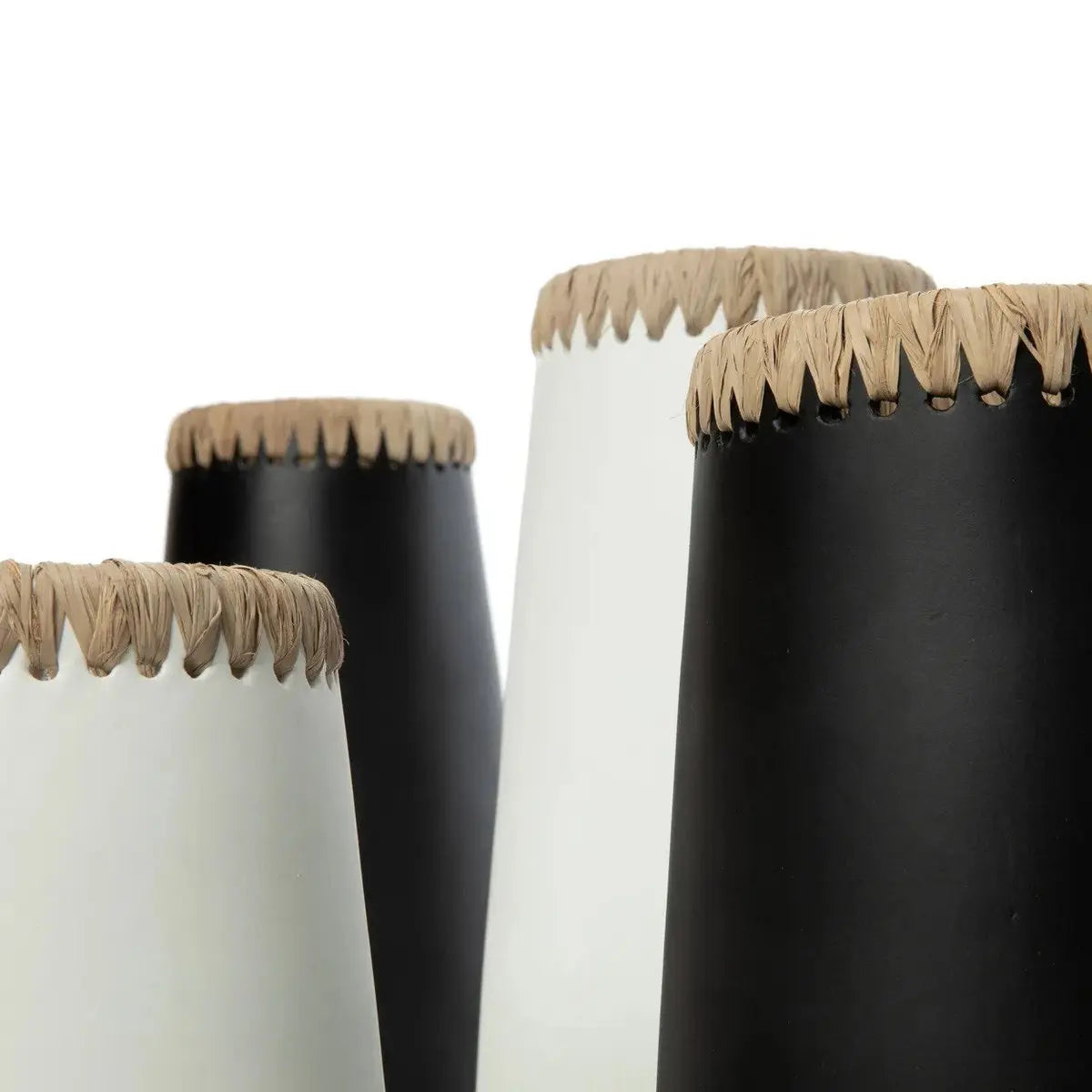 Le Vase Sneaky - Noir Naturel - L Bazar Bizar Living