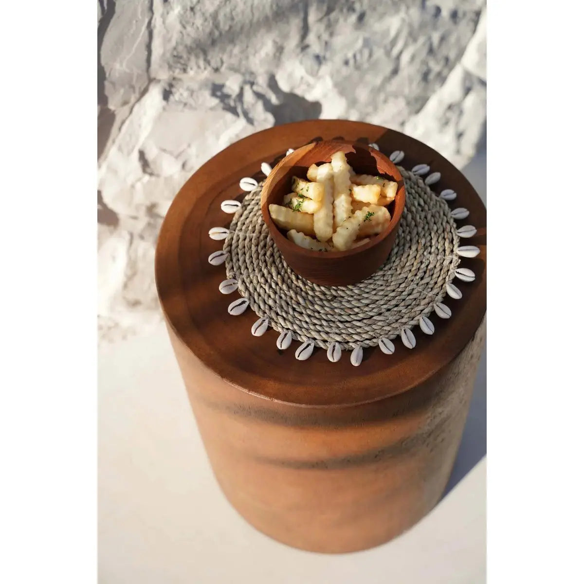 Le dessous de verre en coquille de raphia Bazar Bizar Living