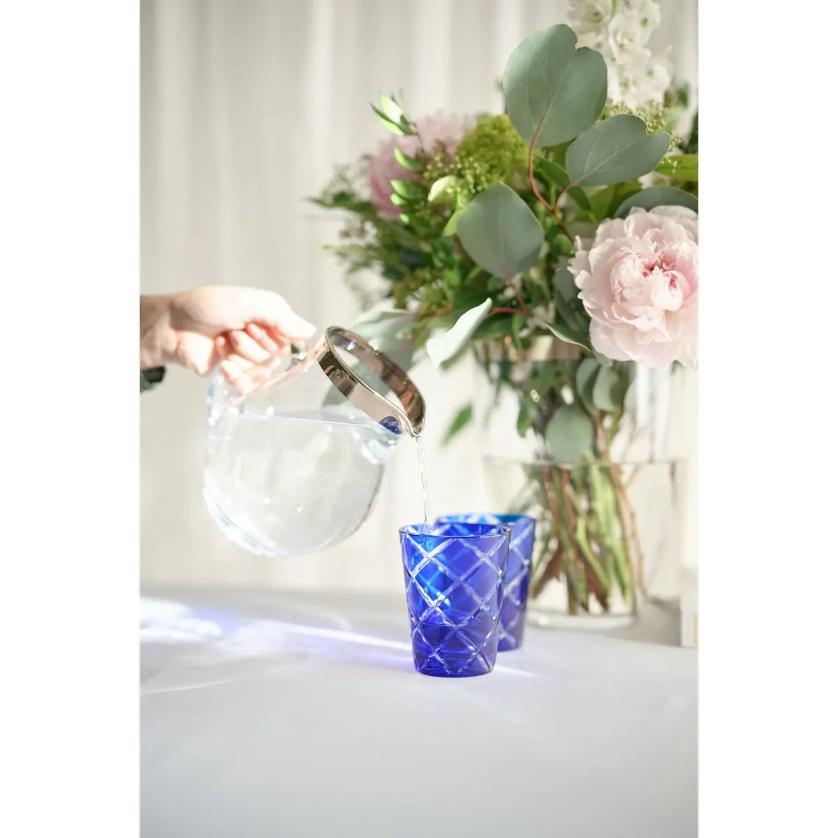 Pichet EDZARD Olivia, verre cristal soufflé à la bouche avec rebord en platine, hauteur 16 cm, capacité 1,0 litre EDZARD-SHOP.com