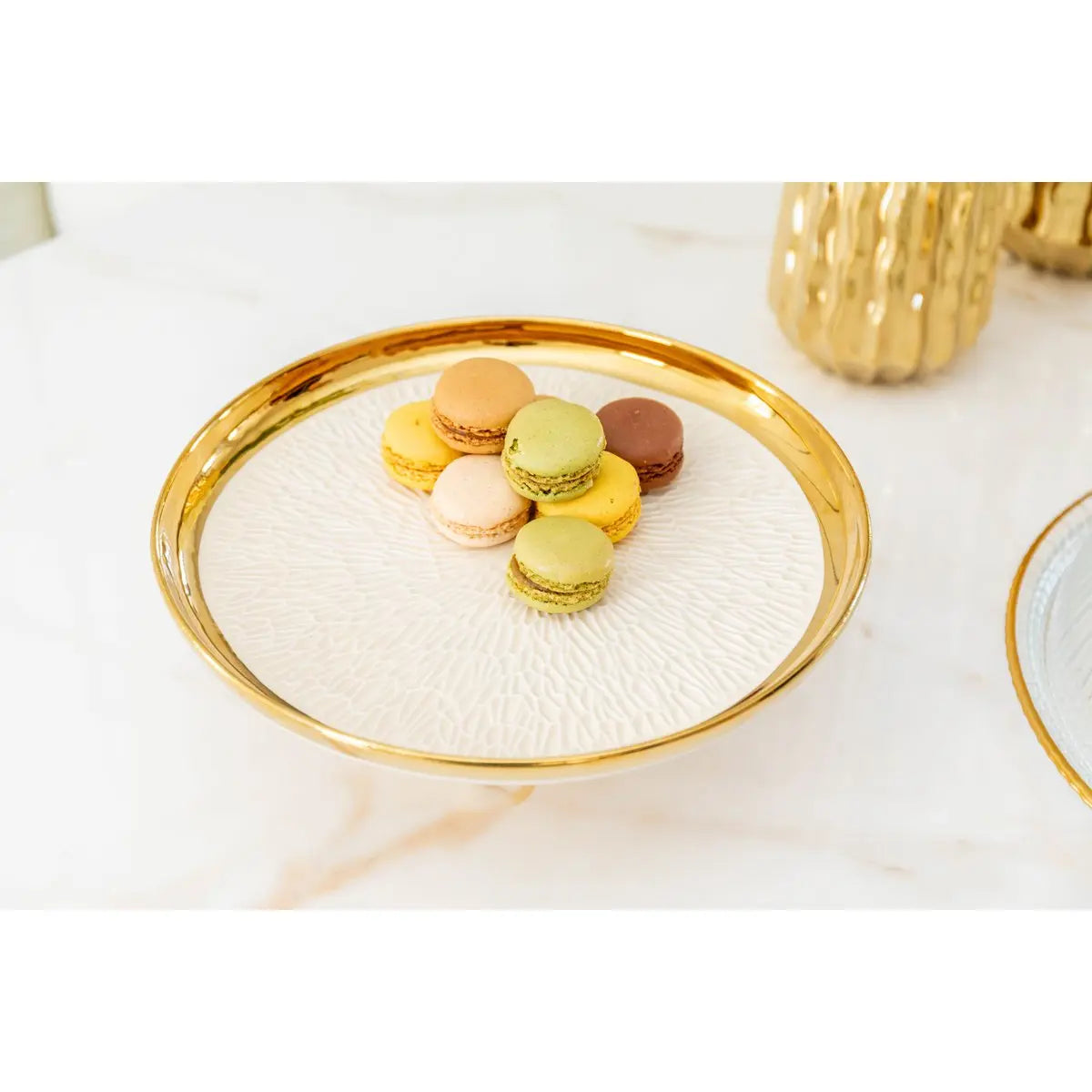 Plat à tarte sur pied crème avec bord doré AULICA