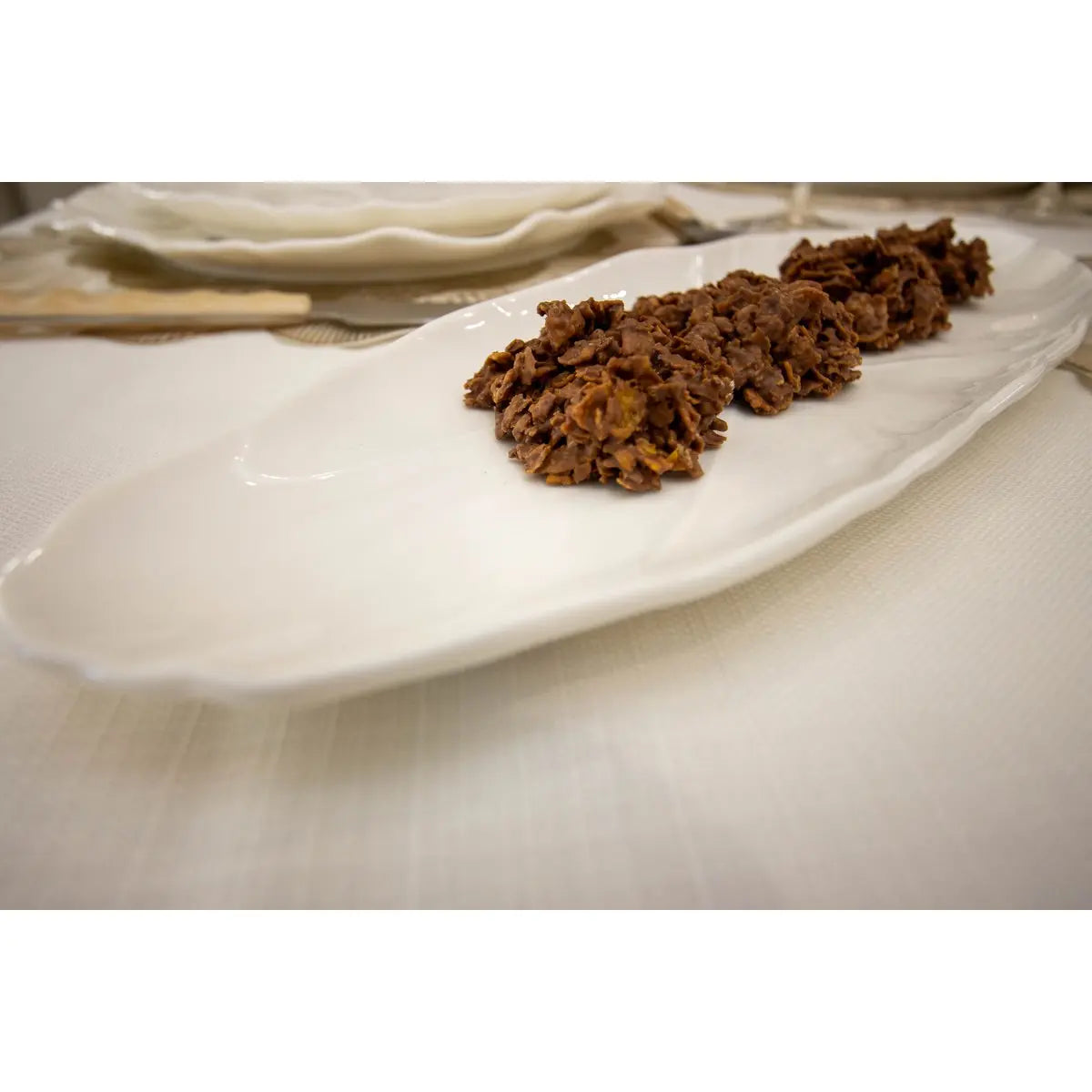 Plat ovale fleur blanche 37cm AULICA