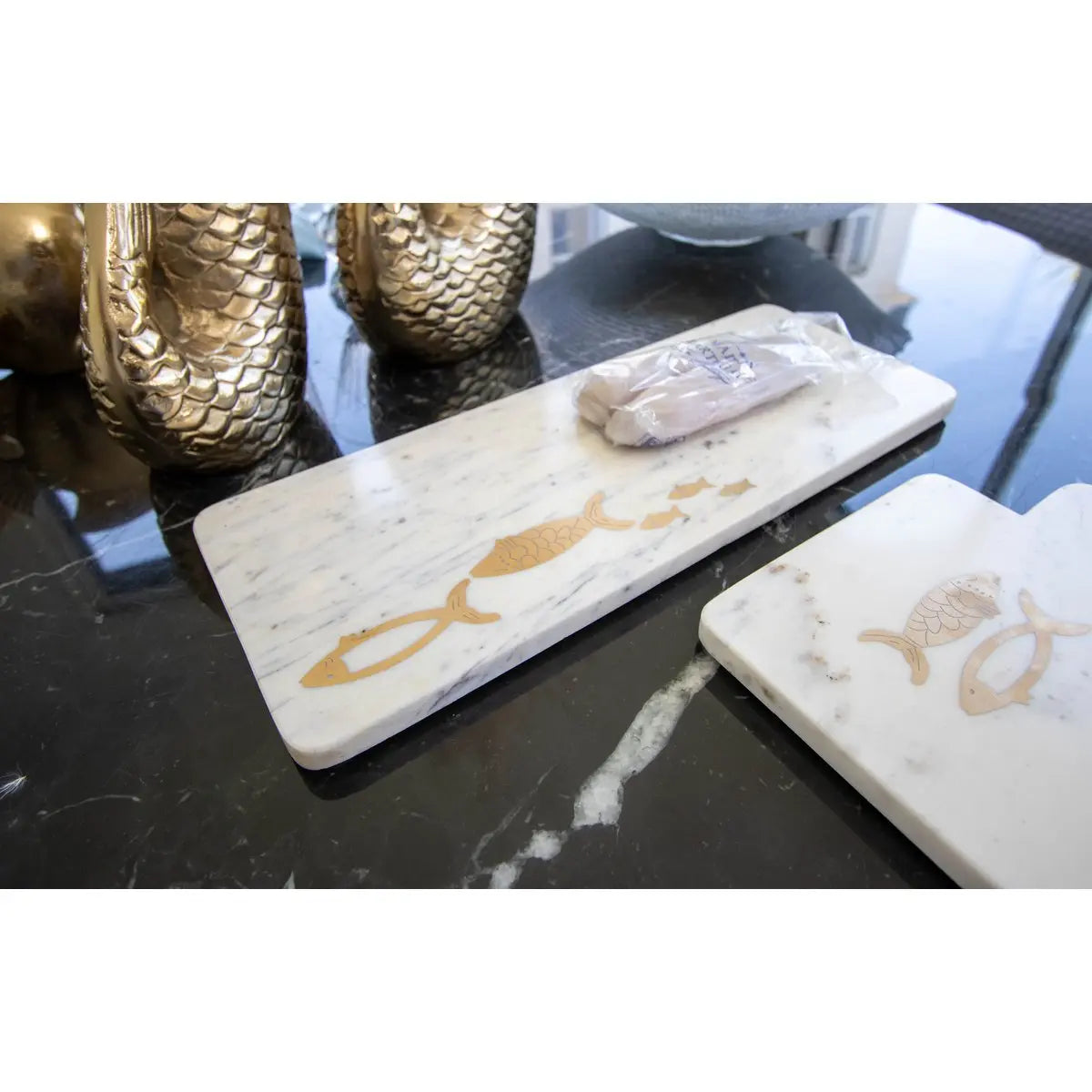 Plateau à fromage en marbre poisson doré 40x15.5x1.5cm AULICA
