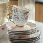 Tasse et soucoupe 160 ml du service de fleurs en porcelaine blanche bleue Clayre & Eef.