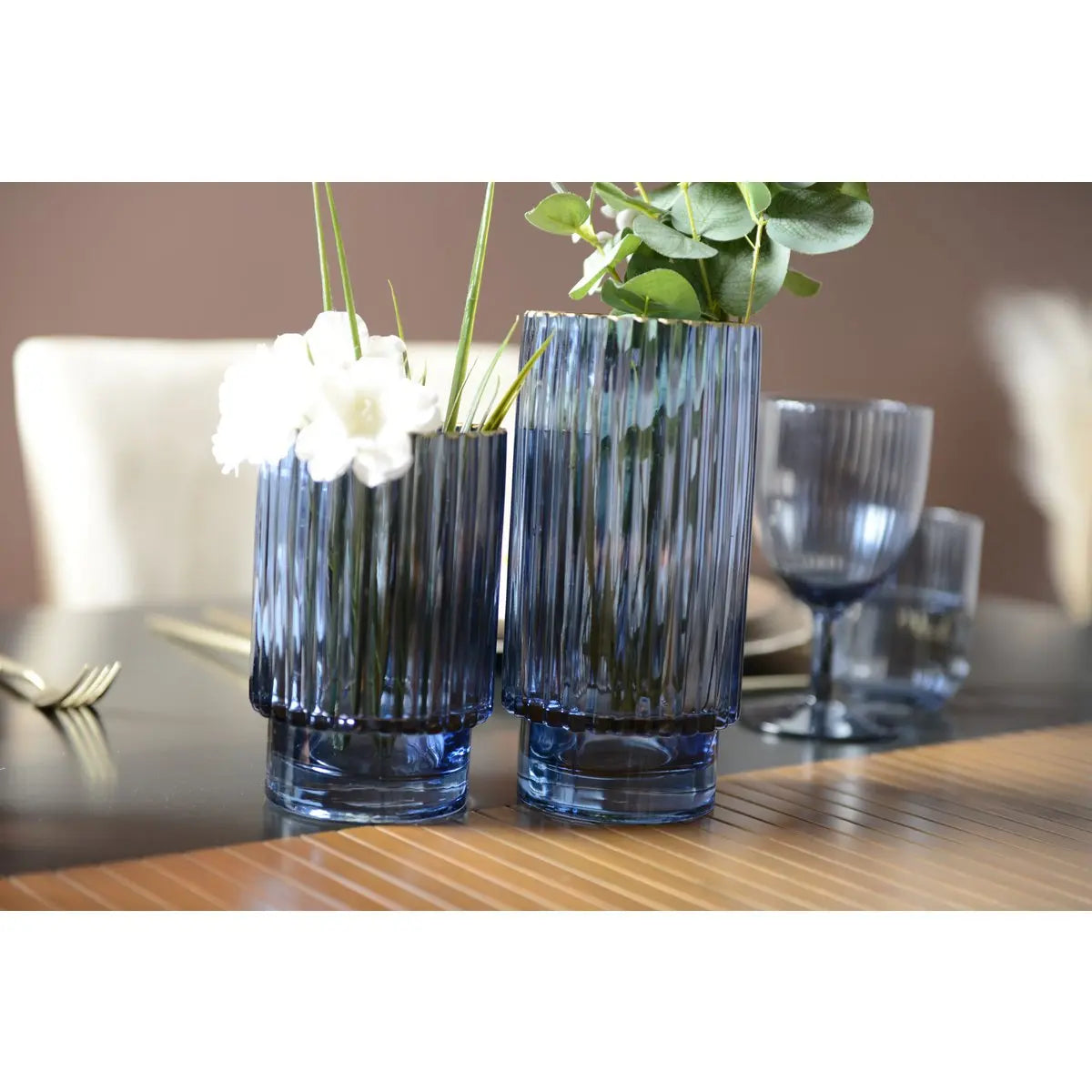 Vase bleu fonce bord doré h.15cm AULICA