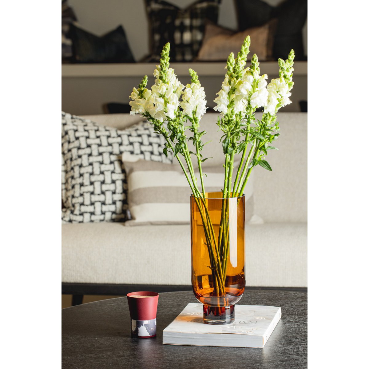 Art de la Table Grand vase en verre sobre et moderne, forme cylindrique sur une base solide, orange foncé chaud, OMAHA18AM Zistyhome art de la table