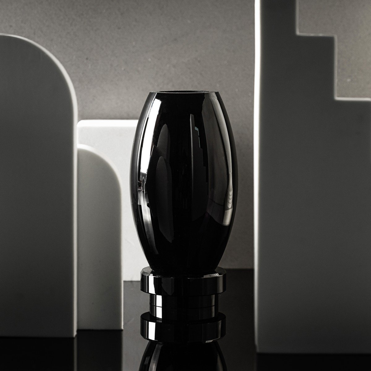 Petit vase moderne, design innovant, dos en verre haut de gamme. RUD15ZW