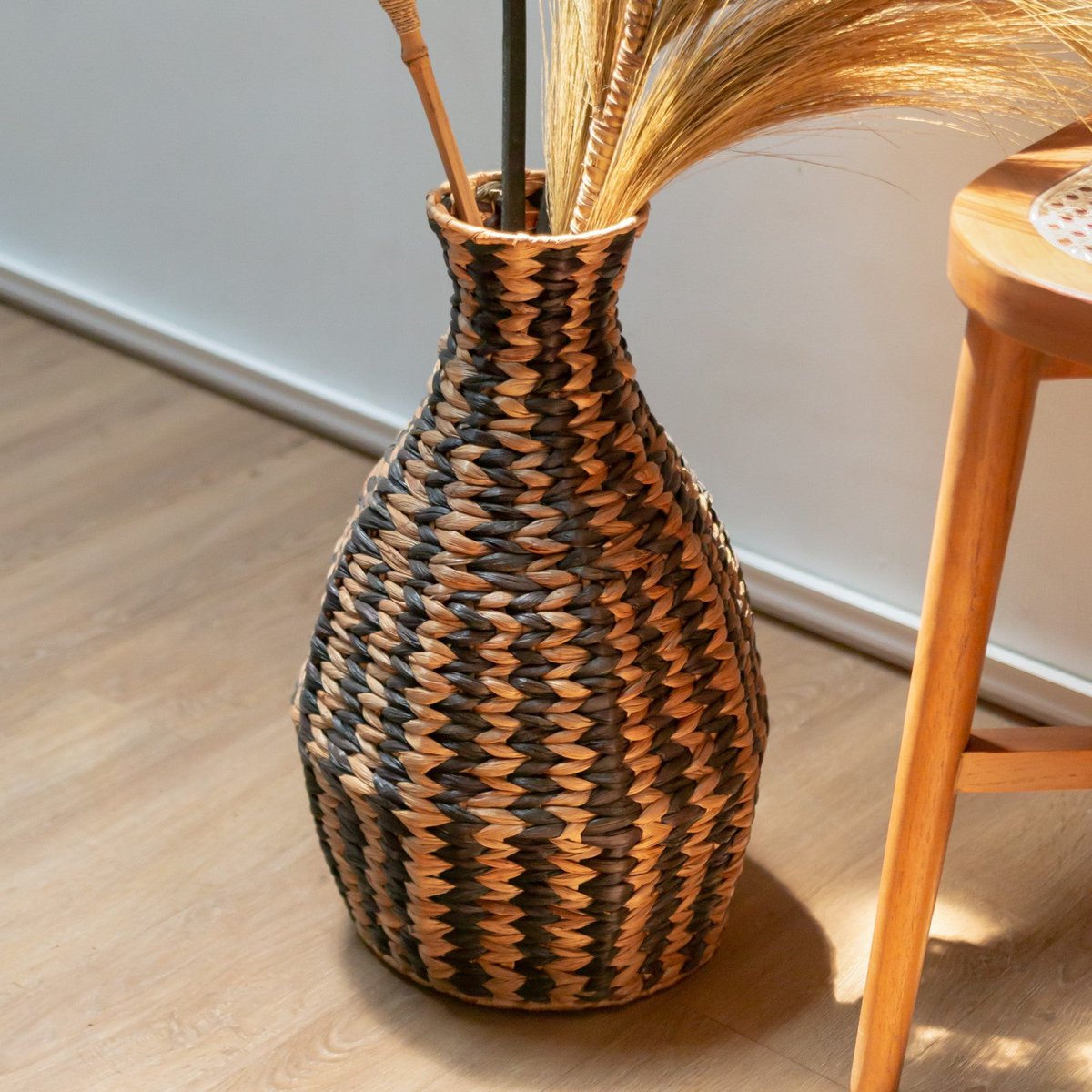 Vase boho tissé DAYANA noir en jacinthe d'eau