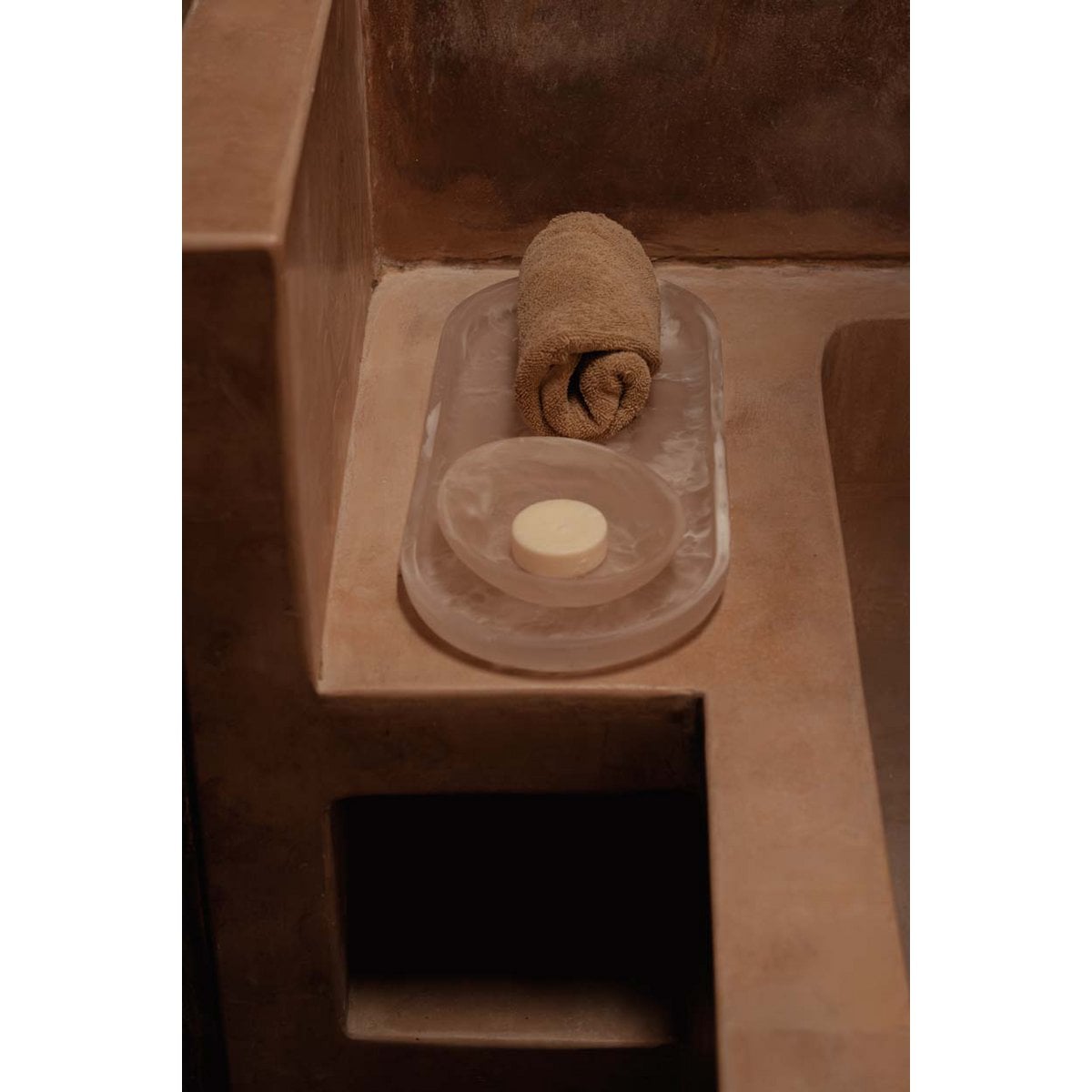 L'Assiette Ovale en Résine - Rose Blanc
