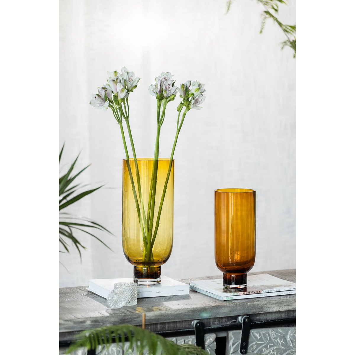 Art de la Table Vase en verre moderne sobre, forme cylindrique sur une base solide, orange foncé chaud, OMAHA14AM Zistyhome art de la table