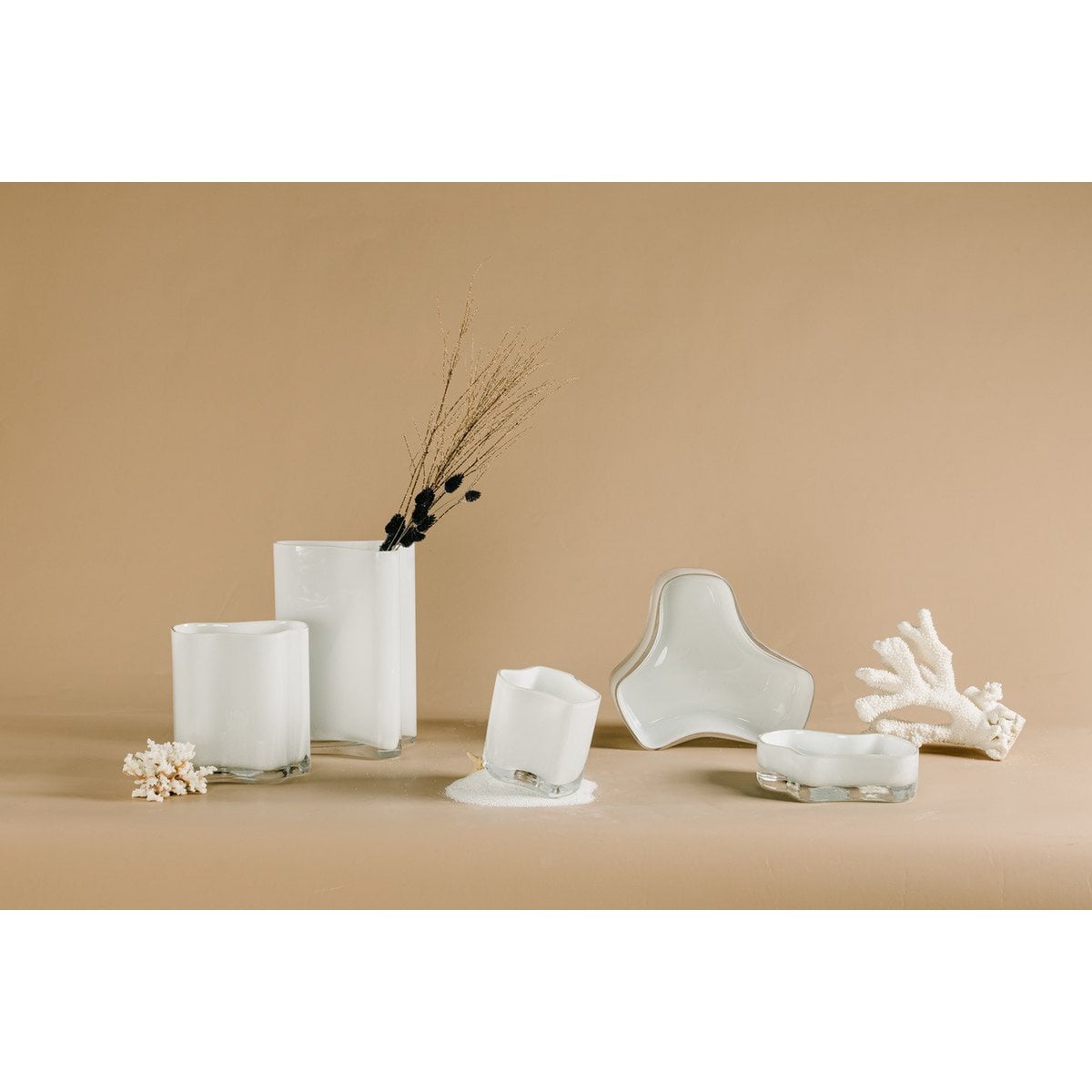 Art de la Table Nouveau vase haut au design moderne inspiré de CORAL et Aalto, COR30WH Zistyhome art de la table