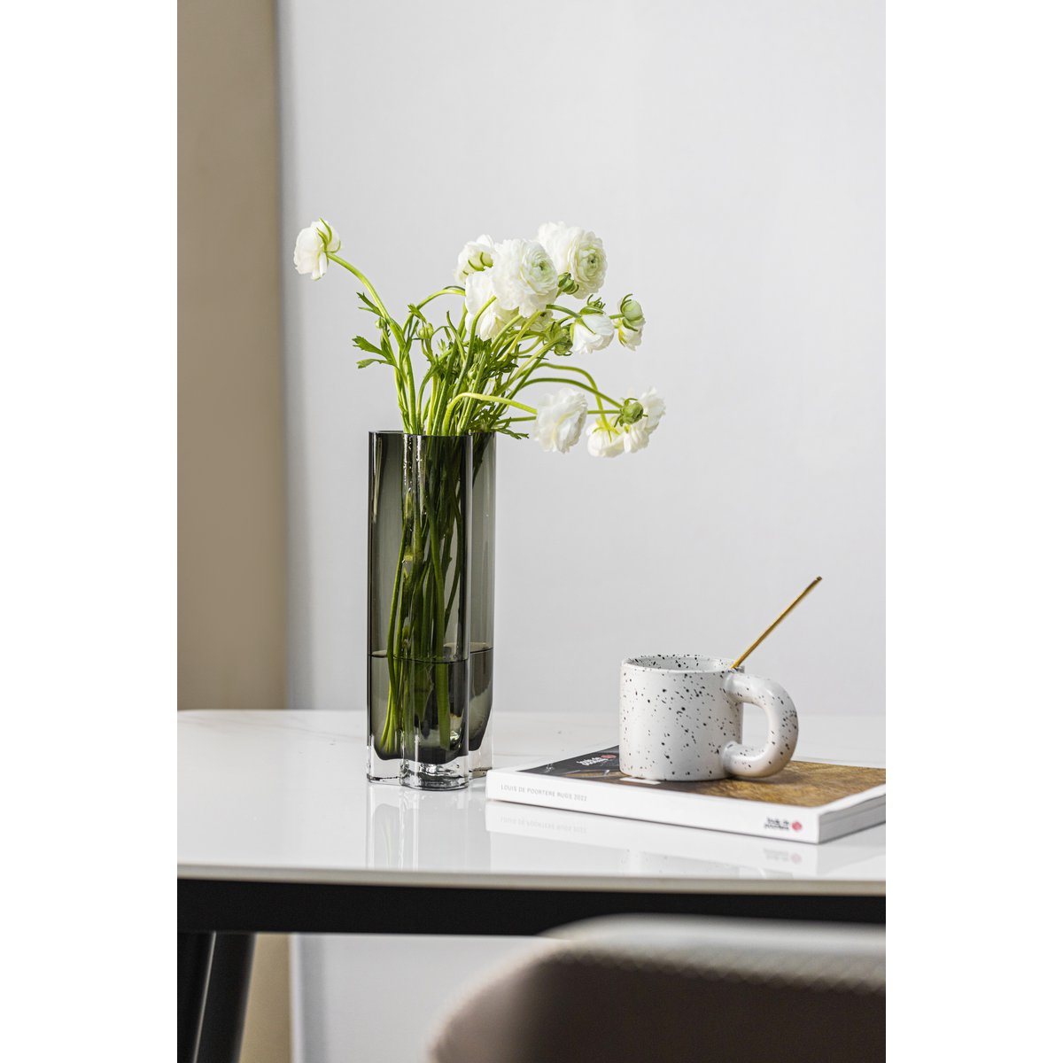 Vase fin au design moderne inspiré de CORAL + Aalto, COR26GR