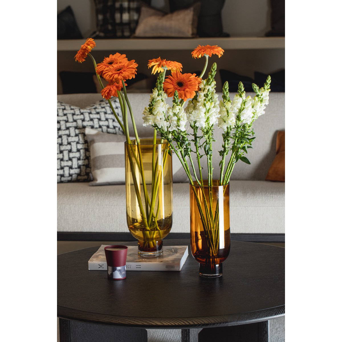 Vase en verre moderne sobre, forme cylindrique sur une base solide, orange foncé chaud, OMAHA14AM