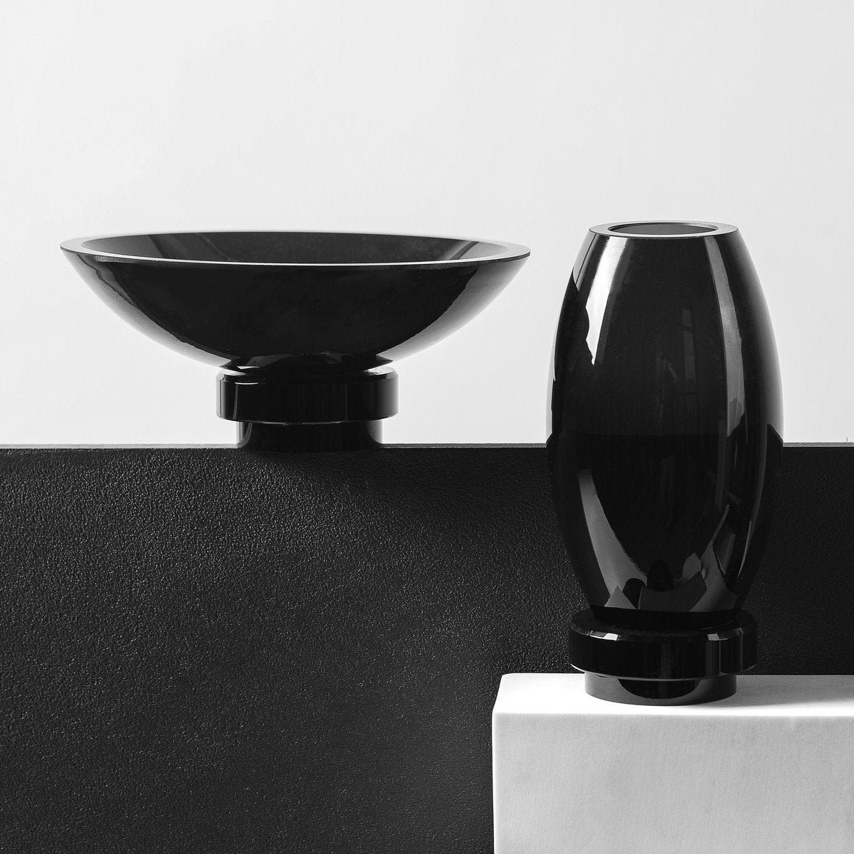 Petit vase moderne, design innovant, dos en verre haut de gamme. RUD15ZW